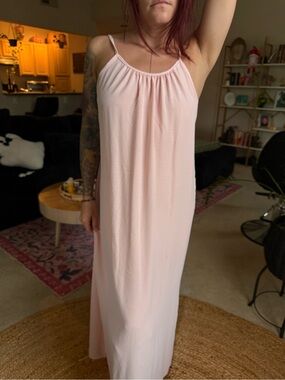 Women’s Soft Pink Spaghetti Strap Backless Dress